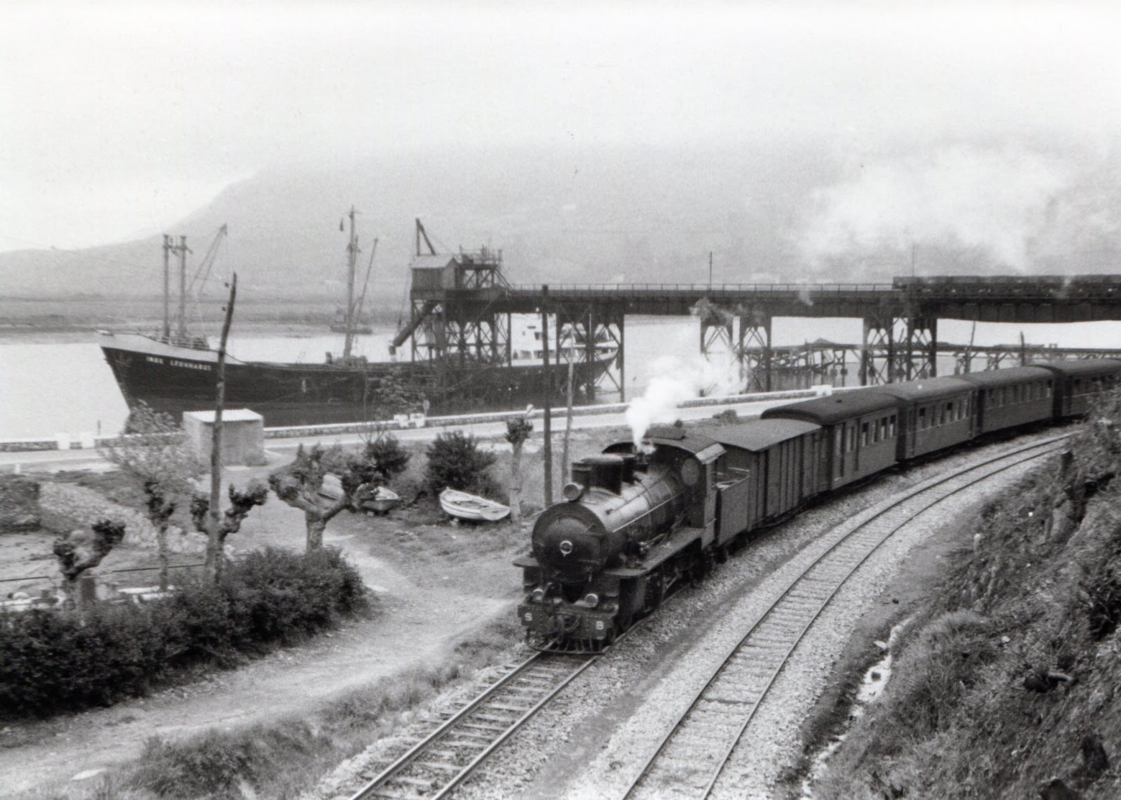 Tren llegando a El Astillero (1961)[1]